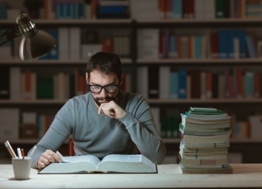 Если человеку кажется, что он знает все, то этот человек глуп. Невозможно знать все обо всем. Количество информации в наше время слишком велико, не...