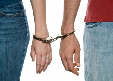 Найдя свою вторую половинку, казалось бы, можно строить прочные и счастливые отношения, искренне верить в лучшее буду...